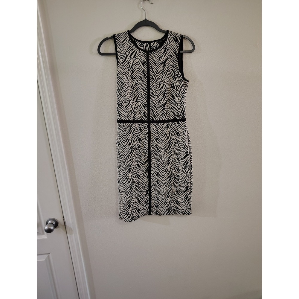 Ann Taylor Zebra Print Sleeveless Sheath Dress Black White Size 4 Knit Workwear
